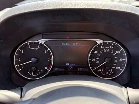Used 2025 Nissan Altima 2.5 SV FWD image 12