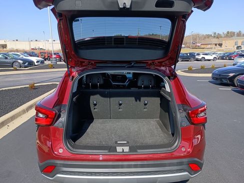 Used 2025 Chevrolet Trax LT w/ LT Convenience Package image 29