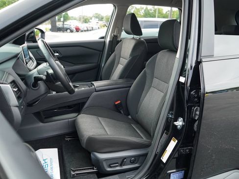 Used 2025 Nissan Rogue SV FWD image 6