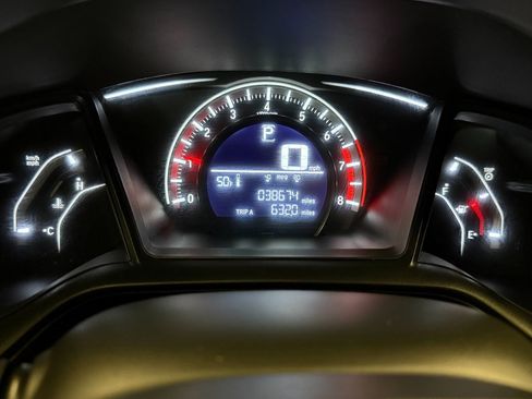 Used 2018 Honda Civic Sport image 9