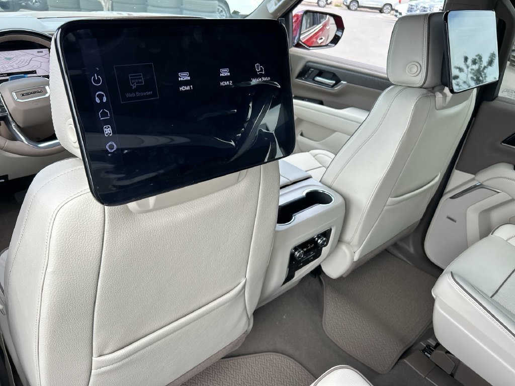 New 2026 GMC Yukon Denali w/ Denali Reserve Package AWD/4WD image 36