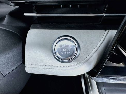 Used 2025 Lincoln Nautilus Reserve AWD/4WD image 22