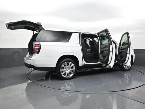 Used 2024 Chevrolet Suburban High Country w/ Advanced Technology Package RWD image 28