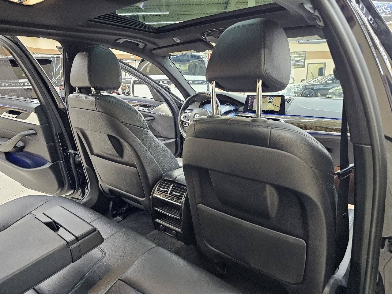 Used 2019 BMW 530i w/ M Sport Package RWD image 25
