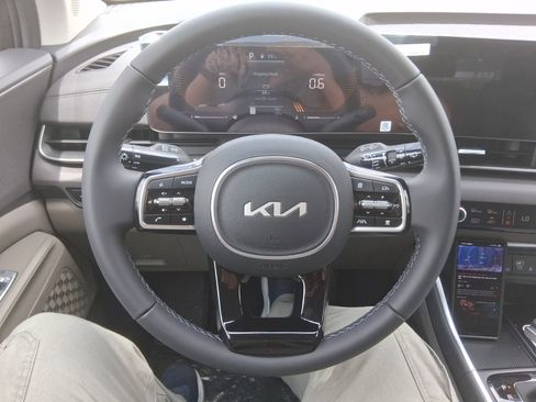 New 2026 Kia Carnival EX FWD image 8