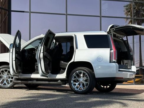 Used 2018 Cadillac Escalade Premium Luxury image 29