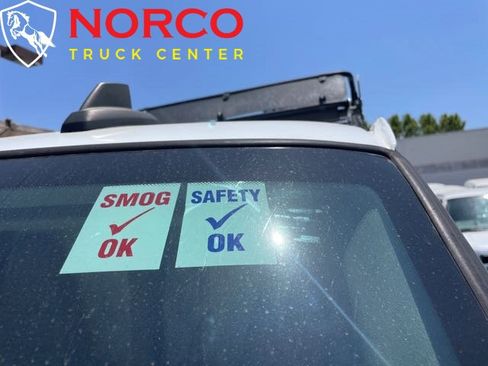 Used 2018 Chevrolet Express 2500 image 21