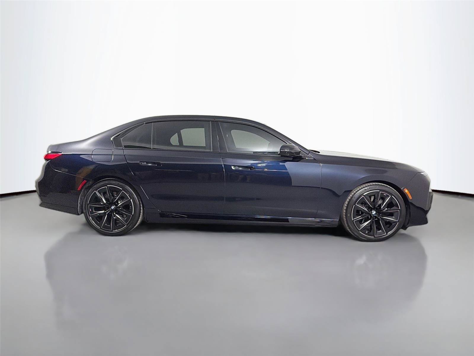 New 2026 BMW 750e xDrive w/ Premium Package AWD/4WD image 4
