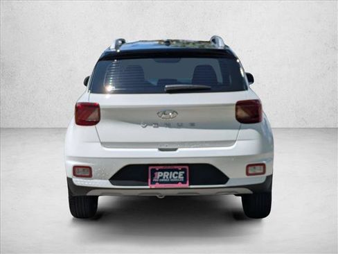 Certified 2025 Hyundai Venue Limited FWD image 8