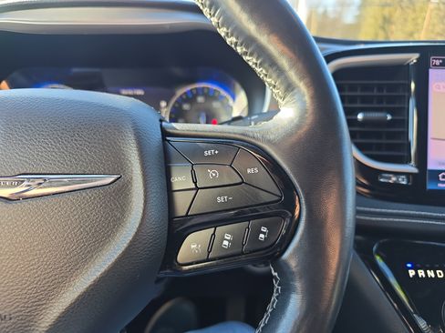 Used 2021 Chrysler Pacifica Touring-L w/ S Appearance Package image 22