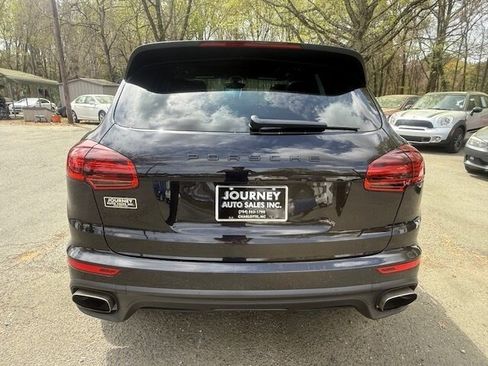 Used 2017 Porsche Cayenne Platinum Edition image 5