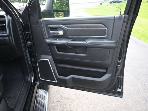 Used 2025 RAM 2500 Laramie AWD/4WD image 21