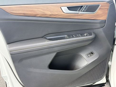 Used 2025 Volkswagen Atlas SE image 12