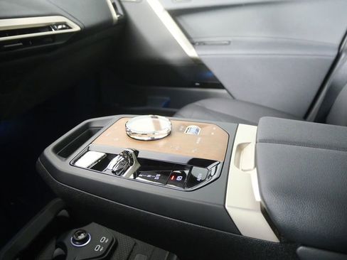 Used 2024 BMW iX xDrive50 w/ Sport Package AWD/4WD image 20