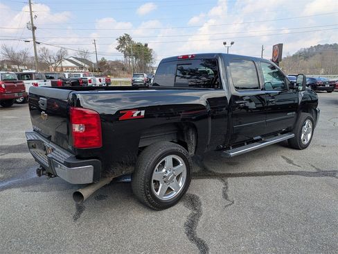 Used 2011 Chevrolet Silverado 2500 LTZ w/ LTZ Plus Package image 4