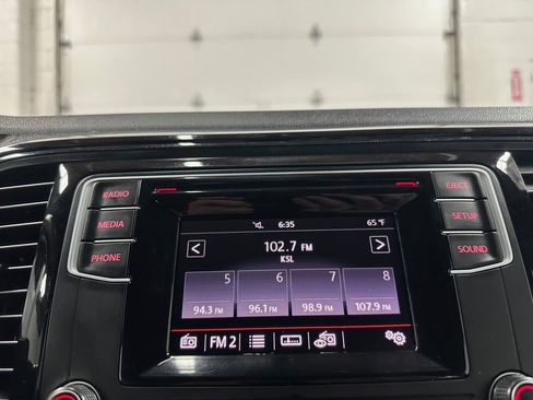 Used 2019 Volkswagen Beetle 2.0T S FWD image 27