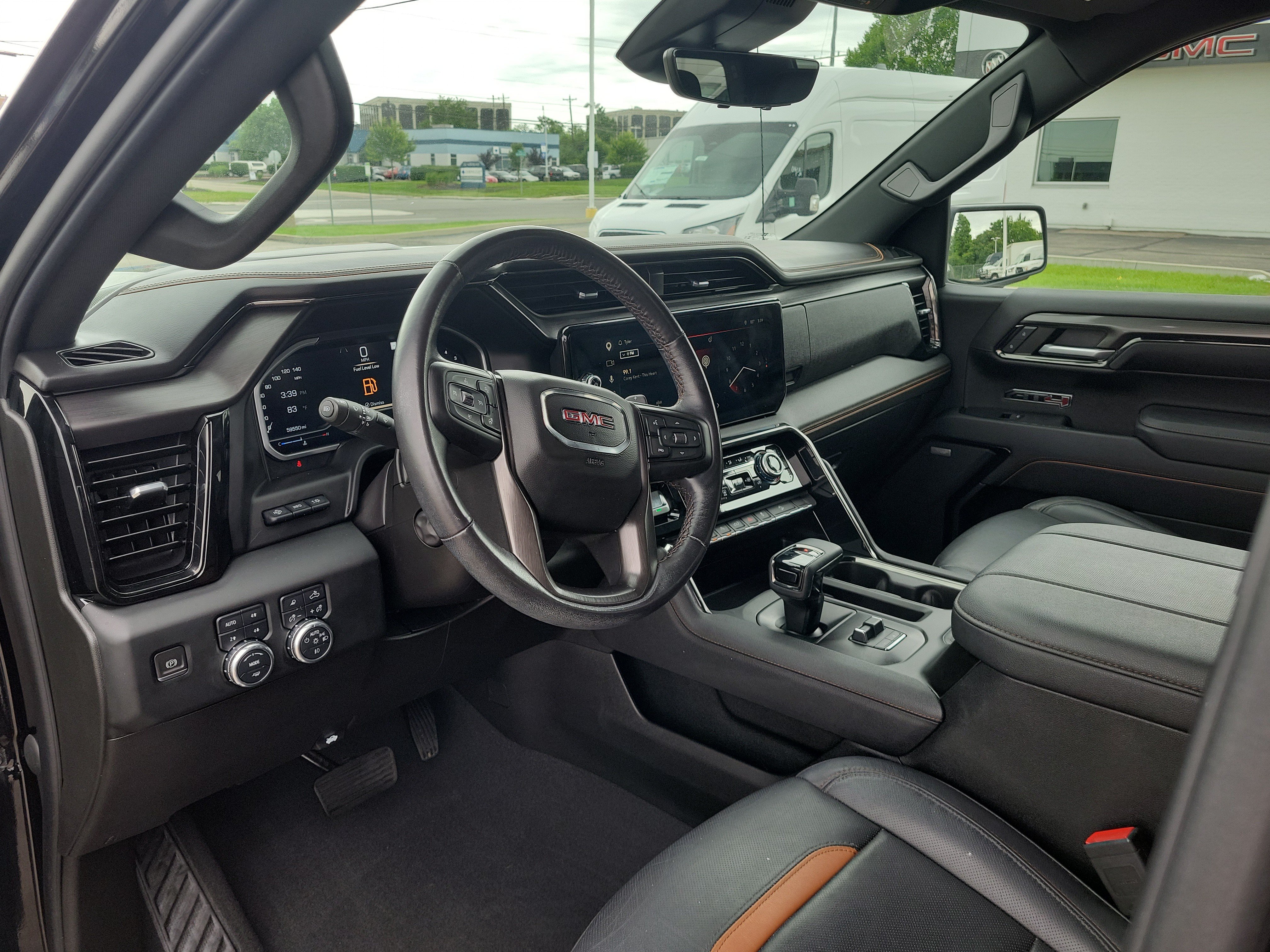 Used 2023 GMC Sierra 1500 AT4 w/ Technology Package AWD/4WD image 17