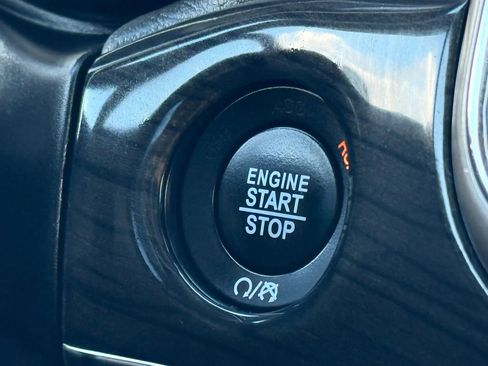 Used 2017 Jeep Grand Cherokee Overland image 44