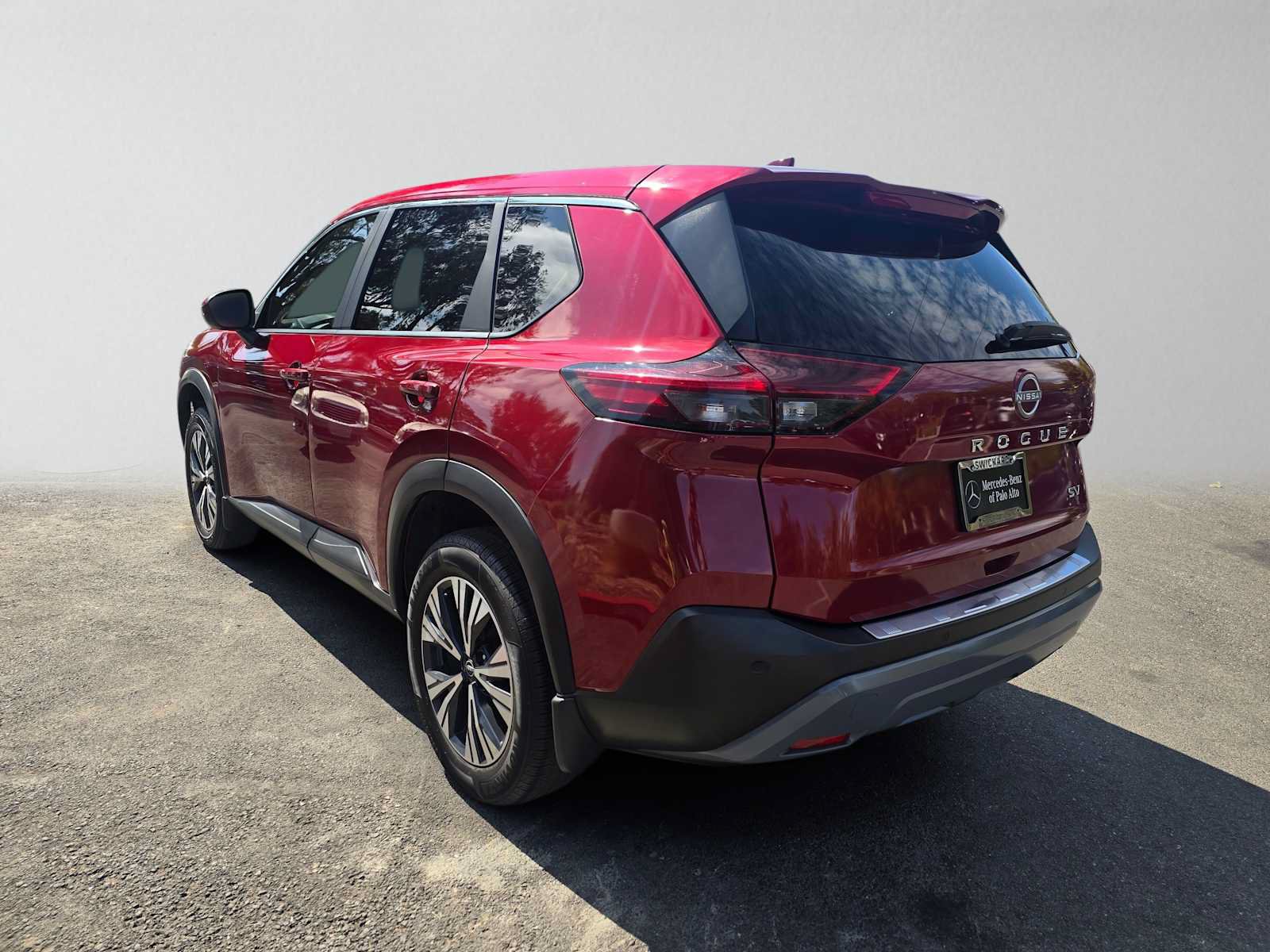 Used 2023 Nissan Rogue SV FWD image 5
