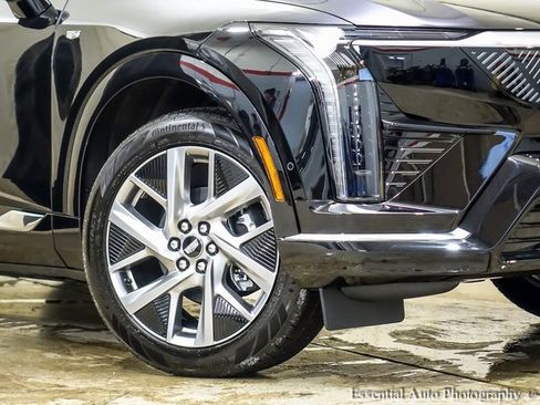 New 2026 Cadillac Optiq Luxury 1 image 3