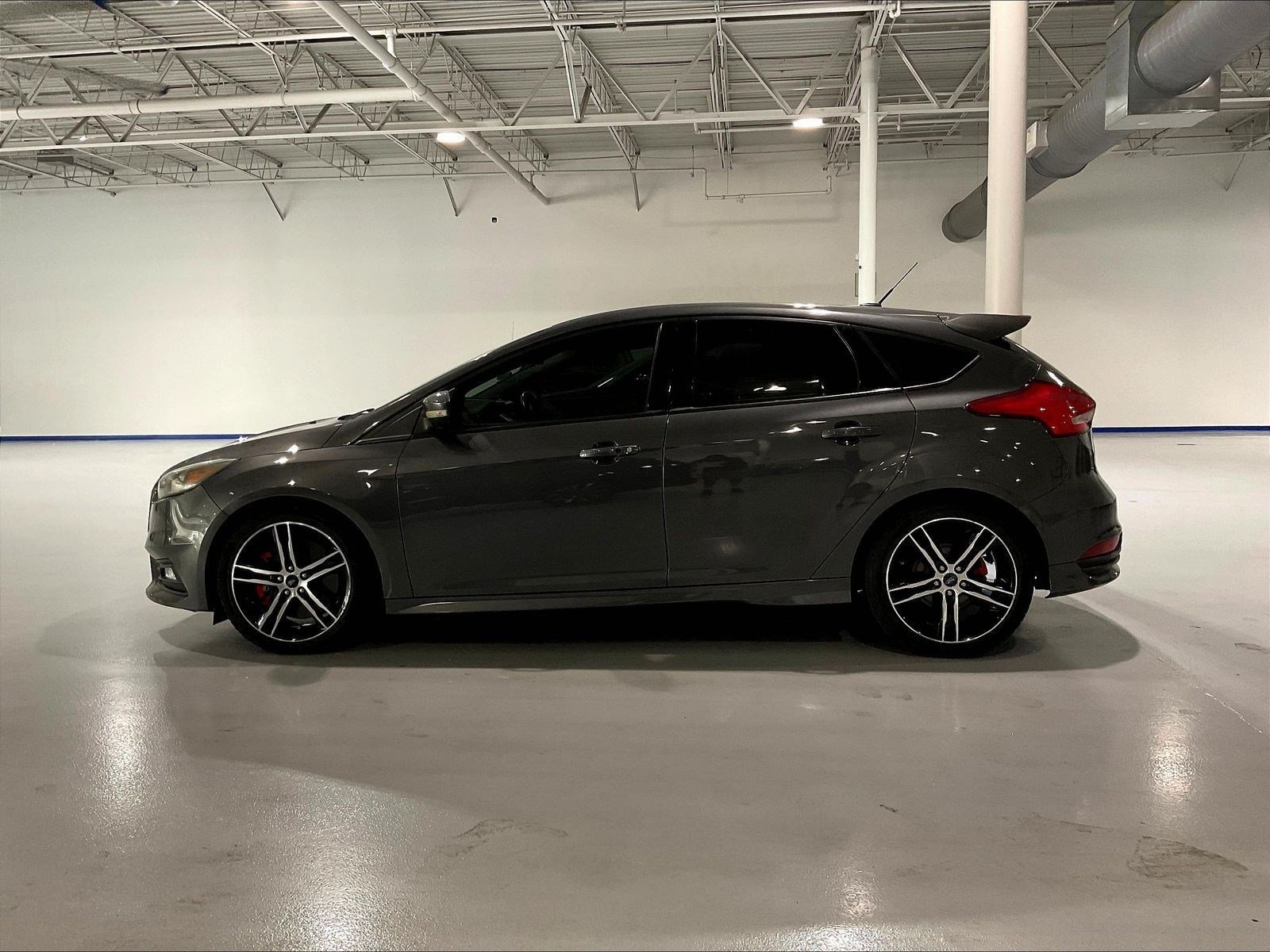 Used 2018 Ford Focus ST FWD image 5