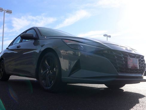 Used 2023 Hyundai Elantra SEL image 17