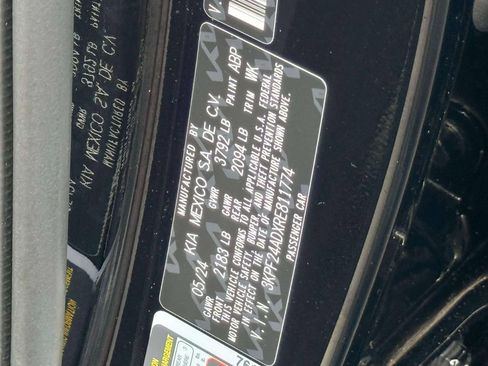 Used 2024 Kia Forte LXS FWD image 17