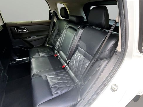 Used 2023 Nissan Rogue Platinum AWD/4WD image 18