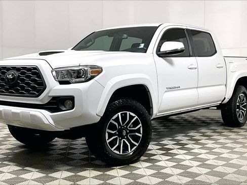 Used 2020 Toyota Tacoma TRD Sport image 2