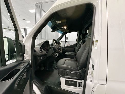 Used 2025 Mercedes-Benz Sprinter 2500 image 22