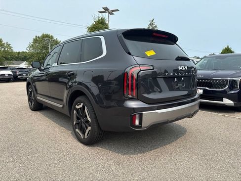 Used 2025 Kia Telluride EX w/ EX Captain's Chair Package FWD image 3