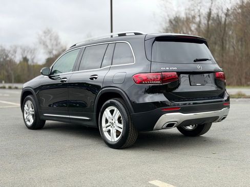 Used 2022 Mercedes-Benz GLB 250 4MATIC image 4