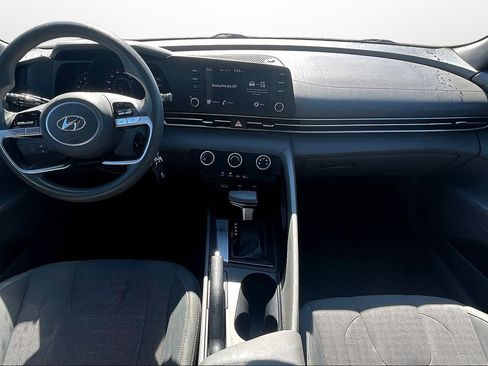 Used 2021 Hyundai Elantra SE image 13