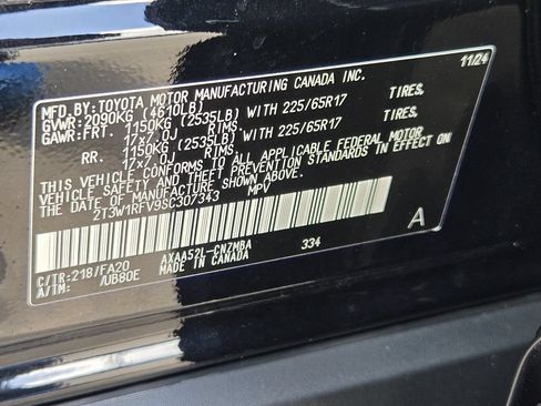 Used 2025 Toyota RAV4 XLE FWD image 32