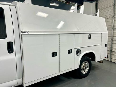 Used 2020 GMC Savana 3500 w/ Power Convenience Package image 5