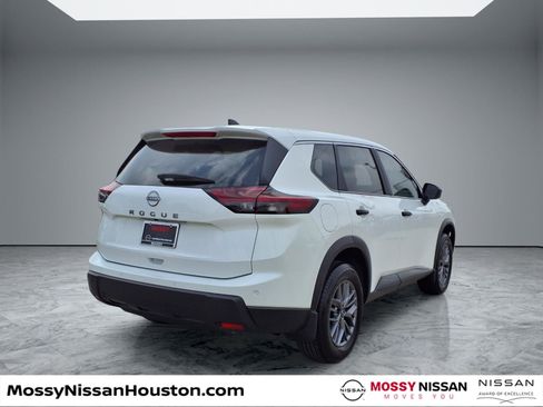 Used 2025 Nissan Rogue S image 7