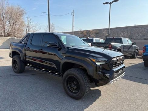 Used 2024 Toyota Tacoma Trailhunter image 7