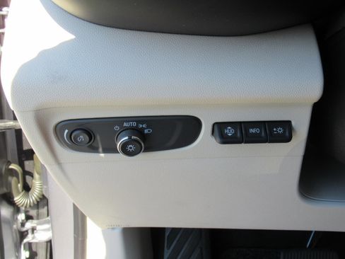 Used 2022 Buick Envision Avenir w/ Technology Package II FWD image 22