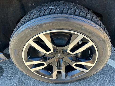 Used 2019 Chevrolet Suburban Premier image 20