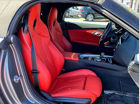 Certified 2022 BMW Z4 M40i w/ Premium Package image 9