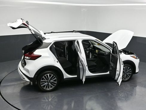 Used 2023 Nissan Kicks SV image 29