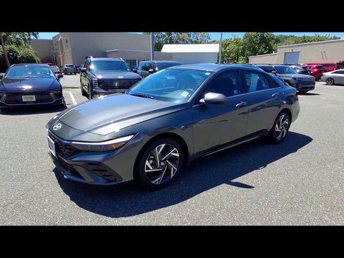 Certified 2025 Hyundai Elantra SEL FWD image 4