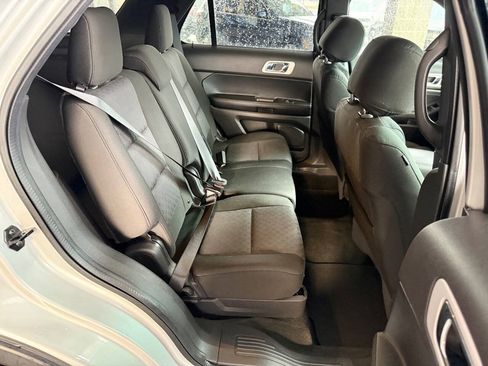 Used 2015 Ford Explorer XLT AWD/4WD image 30