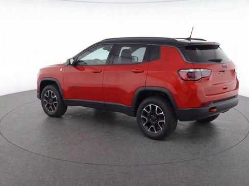 Used 2025 Jeep Compass Trailhawk AWD/4WD image 3