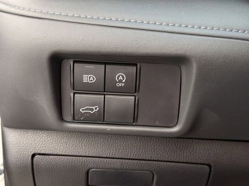 Used 2025 Toyota Highlander LE image 24