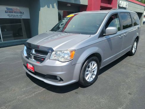 Used 2018 Dodge Grand Caravan SXT FWD image 2