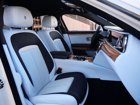 Used 2022 Rolls-Royce Ghost w/ Ghost Package image 10