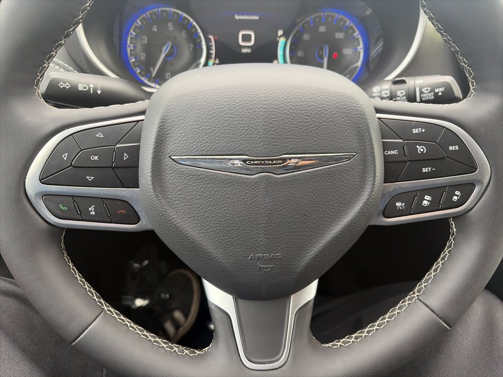 Used 2026 Chrysler Pacifica Select AWD/4WD image 8