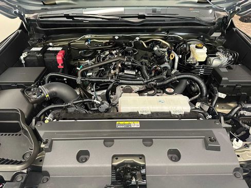 Certified 2025 Toyota Tacoma TRD Off-Road AWD/4WD image 9