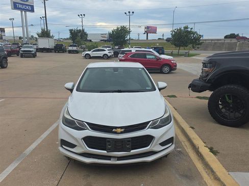 Used 2017 Chevrolet Cruze LT w/ Convenience Package FWD image 8